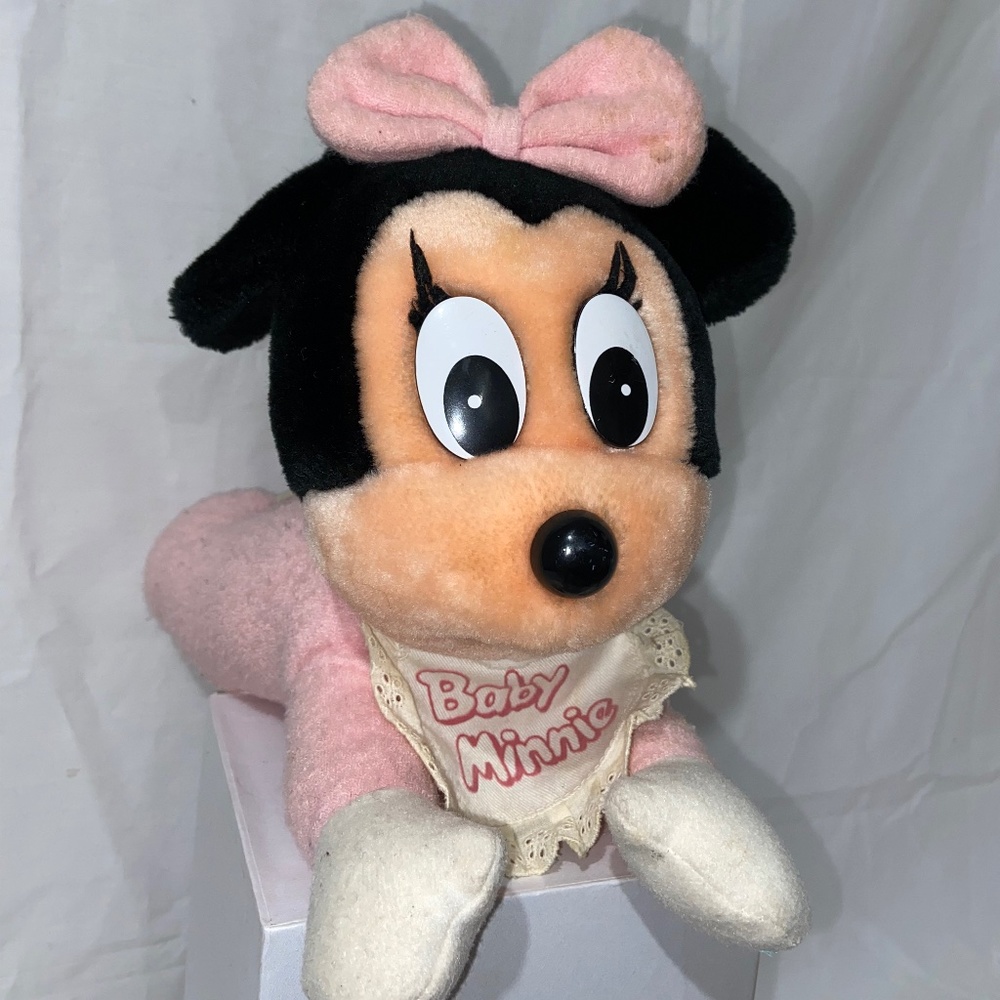 Vintage 1984 Disneyland Walt Disney World Plush Baby Crawling Minnie Mouse